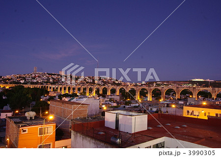 メキシコの中世都市ケレタロ メキシコの中世都市ケレタロ 3990305