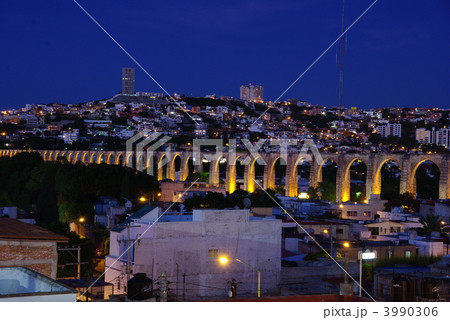 メキシコの中世都市ケレタロ 3990306