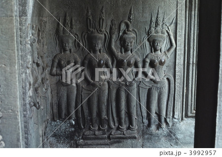 アンコール・ワット 十字回廊のデバター(女神)（アンコール遺跡･シェムリアップ／カンボジア） 3992957