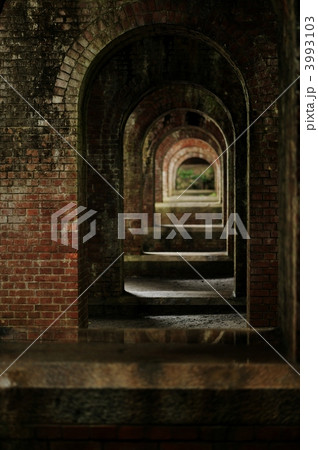 京都・水路閣 3993103