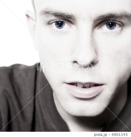 Studio portrait of a young man Studio portrait of a young man 4001143