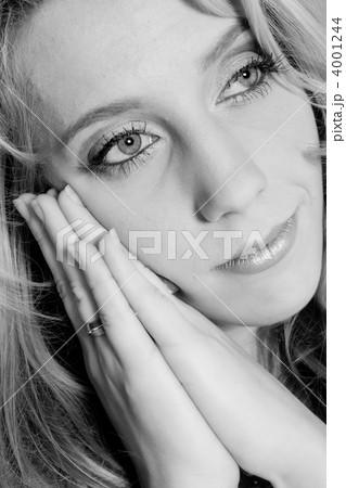 Studio portrait of a long blond girl in rest Studio portrait of a long blond girl in rest 4001244
