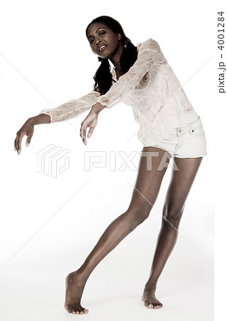 Dark female model being flexible Dark female model being flexible 4001284