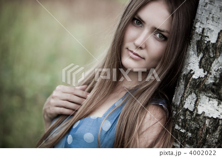 Young woman portrait 4002022