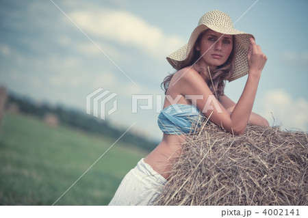 Young elegant woman 4002141