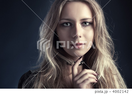 Young woman fashion portrait Young woman fashion portrait 4002142
