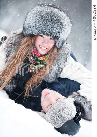 Young couple outdoors fun 4002534