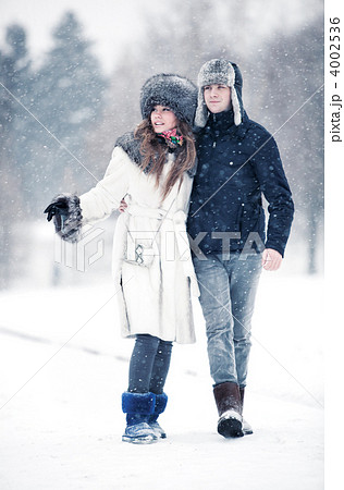 Young couple walking in a park 4002536