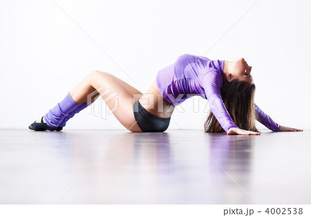 Young woman fitness exercises 4002538