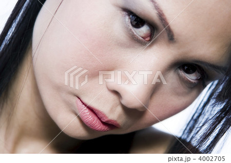 Asian beauty looking down Asian beauty looking down 4002705