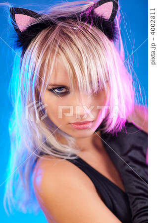 Young woman fashion portrait 4002811