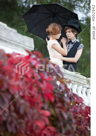 Young couple 4002942