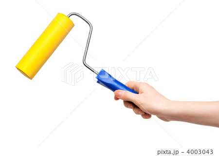 Woman hand with roller 4003043