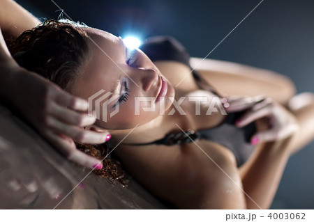 Young woman fashion 4003062