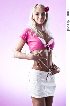 Young woman fashion 4003183