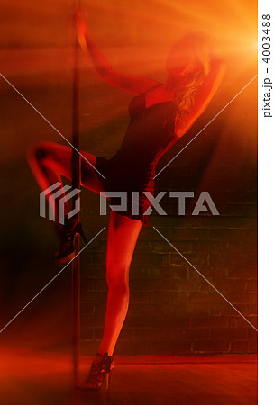 Young sexy pole dance woman Young sexy pole dance woman 4003488