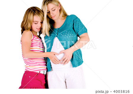 Shaping hearts with my aunt on her belly 4003816