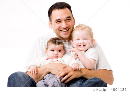 Smiling on daddys bosom 4004125
