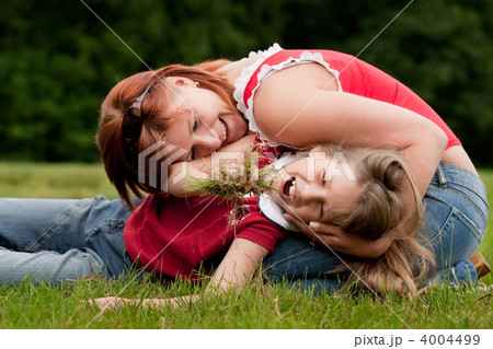 We eating grass 4004499