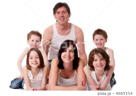 Big family in white 4005554