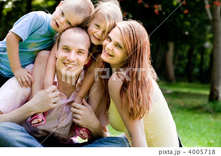 Happy family portrait Happy family portrait 4005718