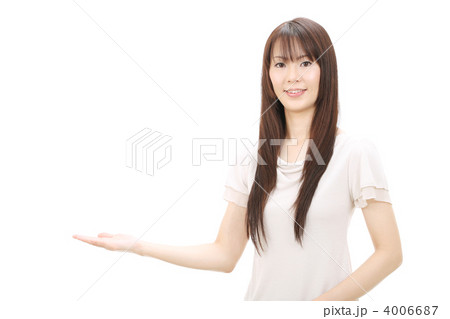 指差す女性 4006687