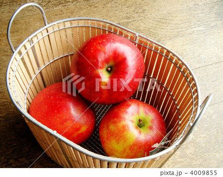 籠のなかのリンゴ 4009855
