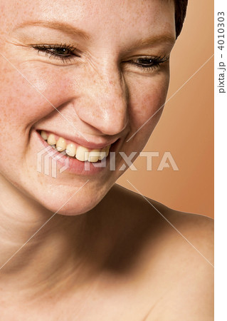 Studio portrait of a young woman with short hair having fun 4010303