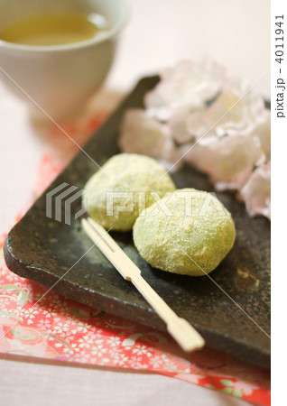 うぐいす餅とお茶 4011941