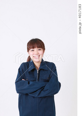 作業服を着る女性 4017183