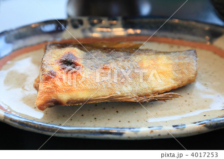 朝食の焼魚シマホッケ 4017253