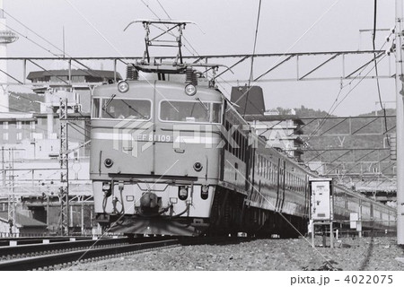 東海道線 EF81 4022075