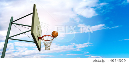 バスケットゴール　雲のある青空　ボール中央　逆光　CG 4024309