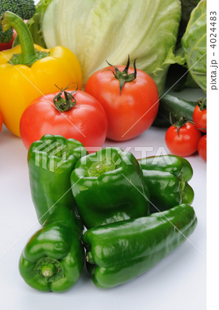 ピーマンと野菜集合 4024483