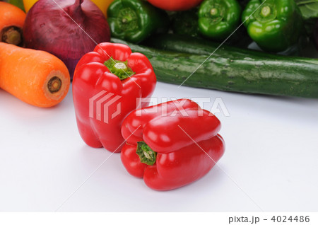 赤ピーマンと野菜集合 4024486