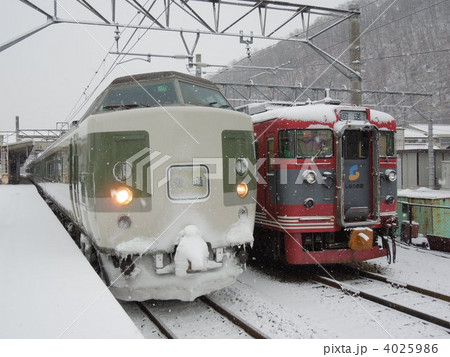 189系N101編成と169系S54編成の並び 4025986