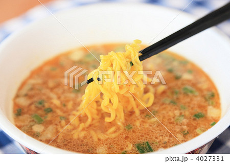 おいしいカップラーメン 4027331