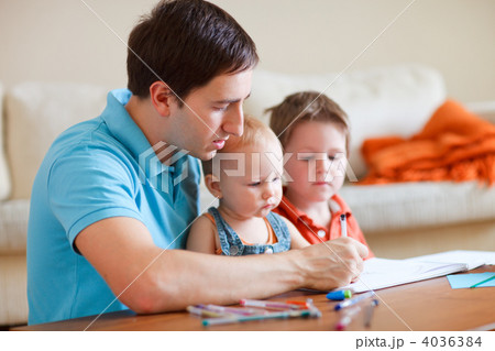Family drawing 4036384