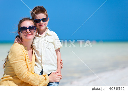 Mother and son on vacation 4036542