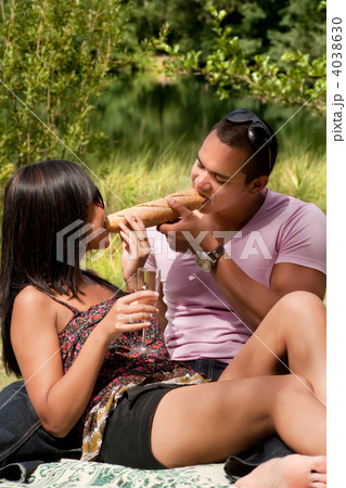 Share the baguette 4038630