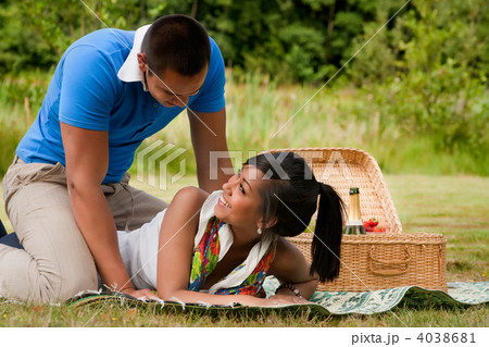 Sweet picnic couple Sweet picnic couple 4038681