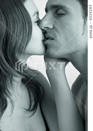 Closeup Kiss 4039265