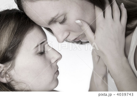 Holding her face in love 4039743