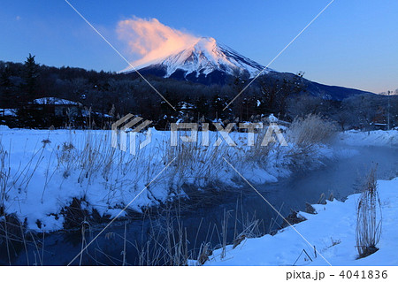 厳寒の忍野村 4041836