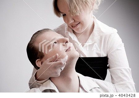Portrait of a young loving couple Portrait of a young loving couple 4043428