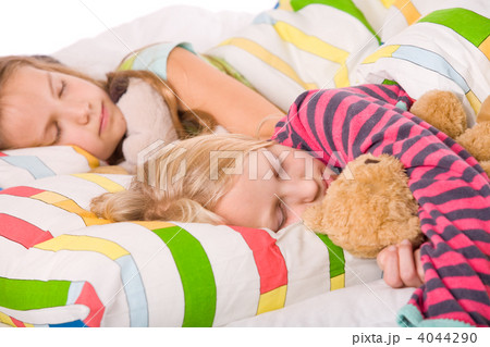 Cute sleeping children 4044290
