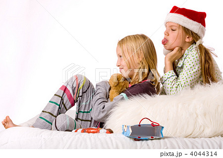 Christmas fight sadness 4044314