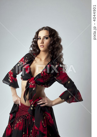 Cute young woman portrait in gypsy costume Cute young woman portrait in gypsy costume 4044901