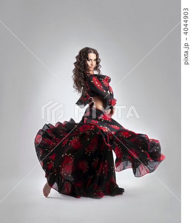 Woman dance in gypsy red and black costume Woman dance in gypsy red and black costume 4044903