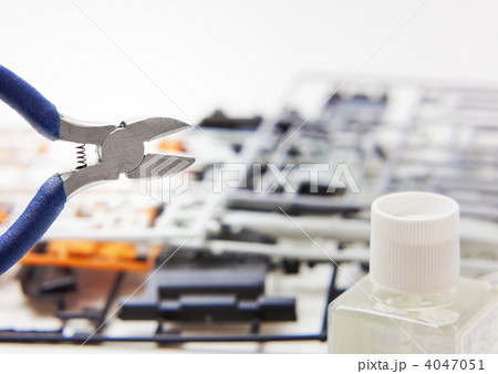 プラモデルとニッパー_横 4047051